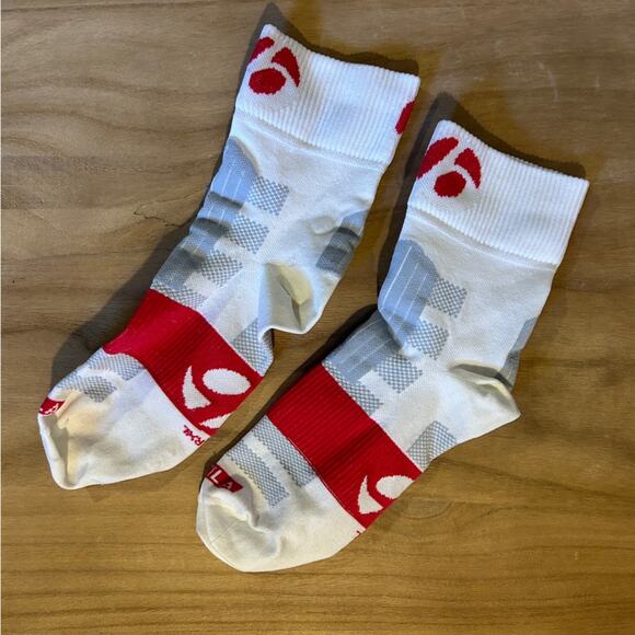 Bontrager Profila White/Red 2.5-In Cuff Moisture Wicking Cycling Socks Size 4-10 - Picture 2 of 4